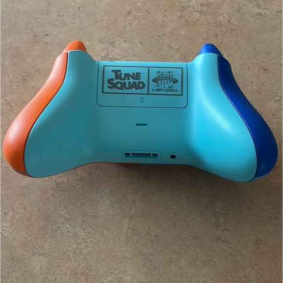 Xbox One Controller used 1 or 2, brand new - Picture 3 of 3